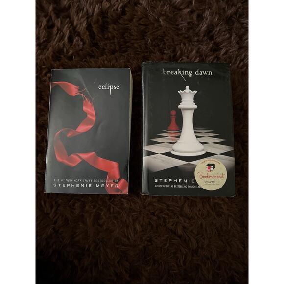 Lot of 2 Twilight Books Eclipse and Breaking Dawn by Stephanie Meyer - Picture 1 of 16